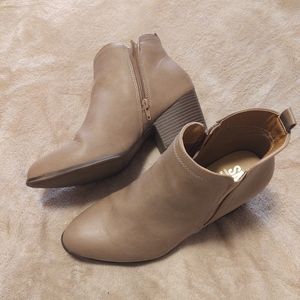 SM New York Beige/Tan Ankle Boot